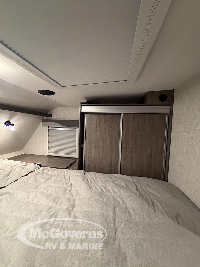 2026 Lance Truck Camper 975