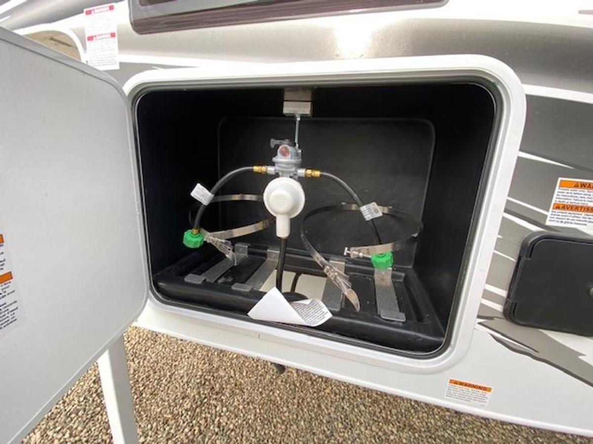 2023 Lance Truck Campers Short Bed 855S