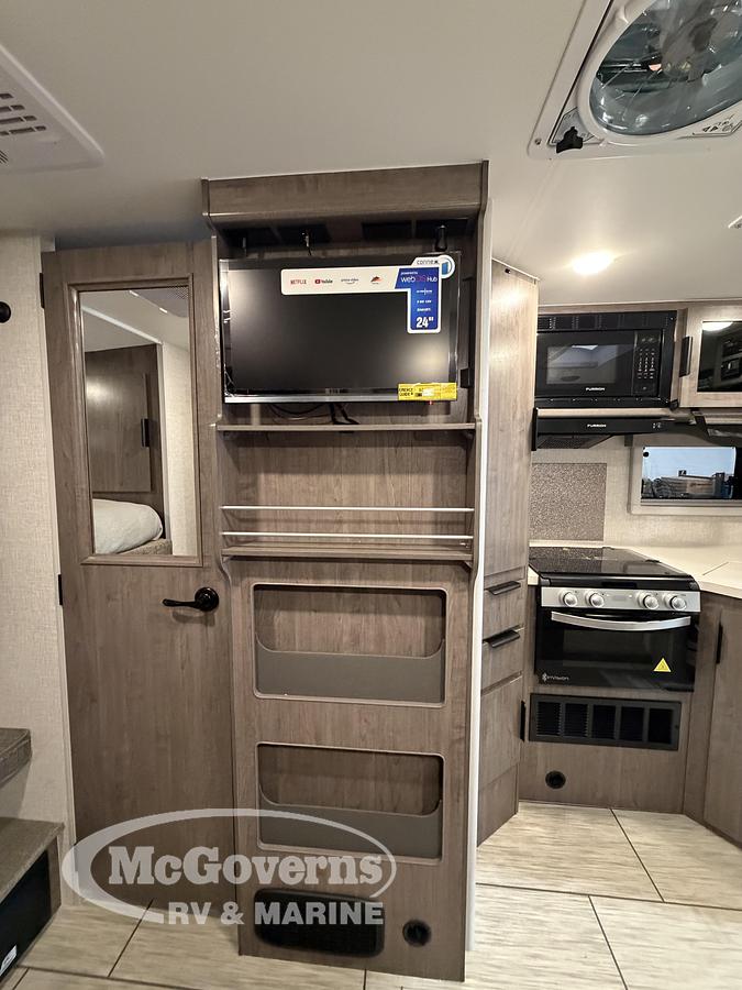 2026 Lance Truck Camper 975