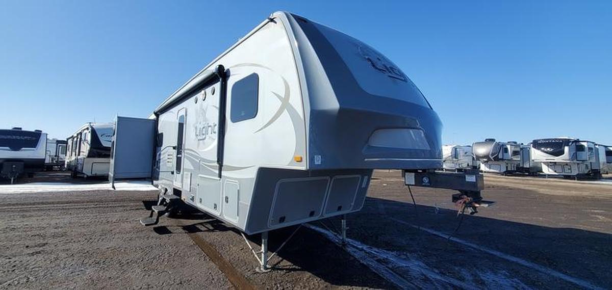 Used 2015 Highland Ridge RV  The Light LF315BHS