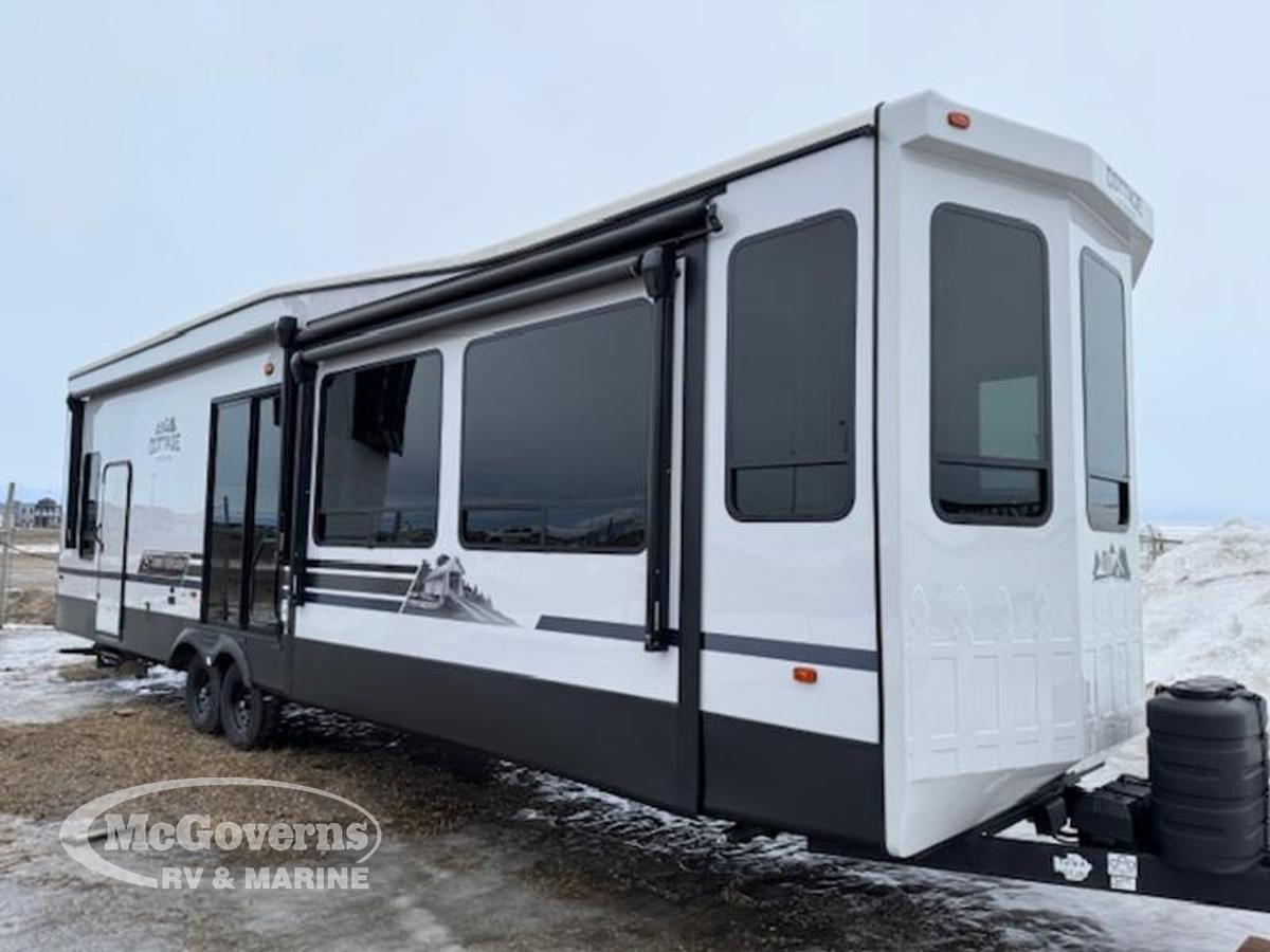 Used 2024 Cedar Creek Cottage 40CDL