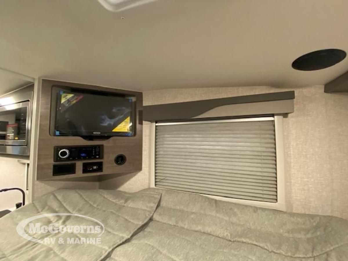 2023 Lance Truck Campers Short Bed 650