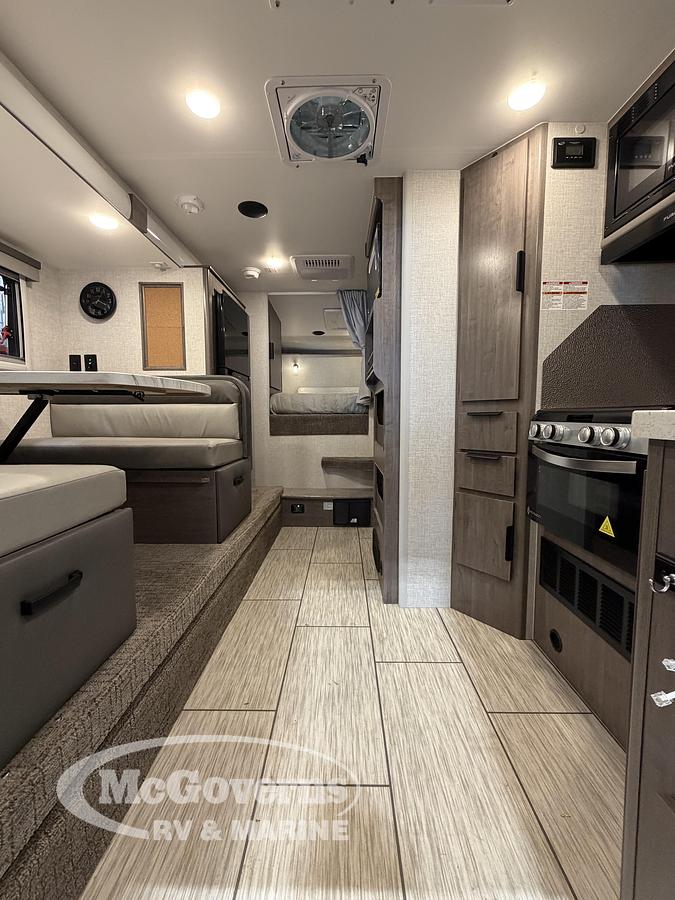 2026 Lance Truck Camper 975