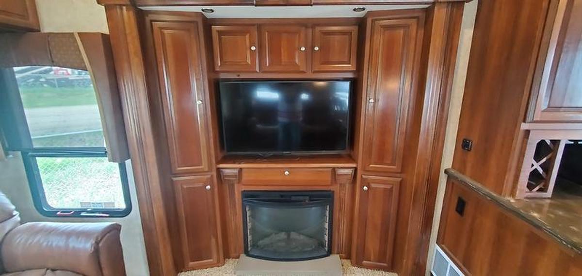 Used 2014 Forest River Cardinal 3450RL