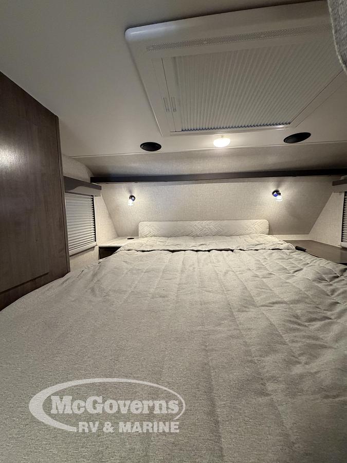 2026 Lance Truck Camper 975