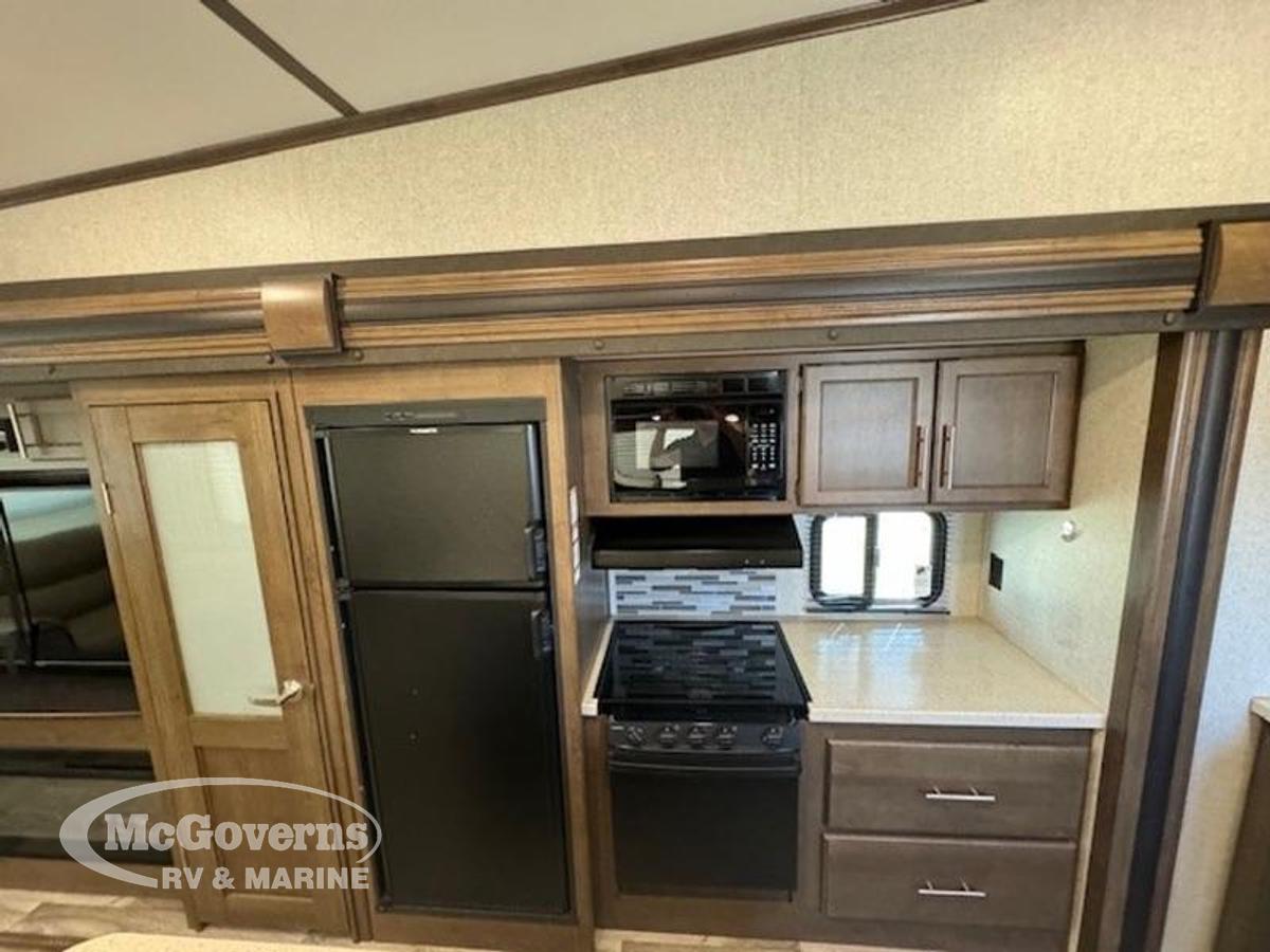 Used 2019 Keystone RV Cougar Half-Ton 30RLS