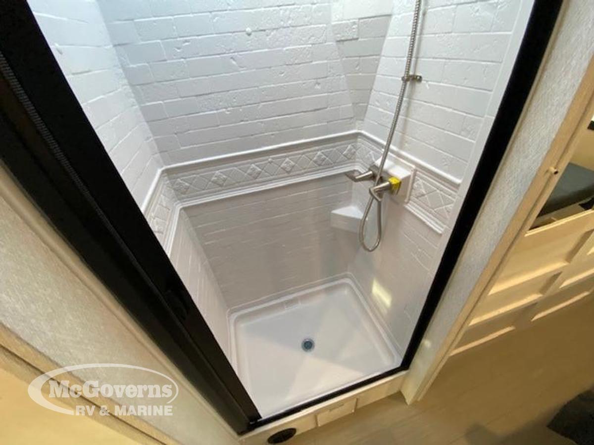 2024 Entrada East to West 2950OKF