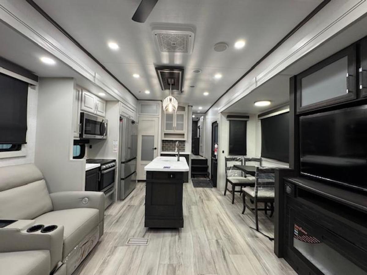 2025 Keystone RV Alpine Avalanche Edition 302RS