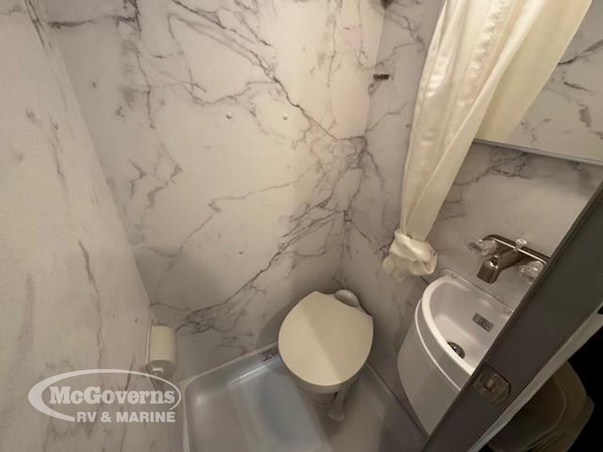 2026 Thor Motor Coach Four Winds 19z