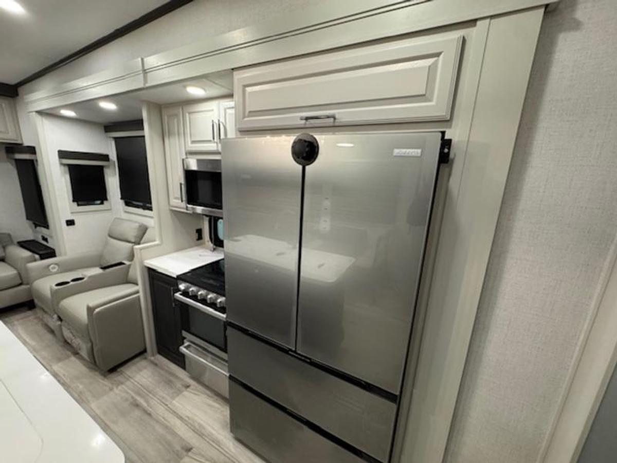 2025 Keystone RV Alpine Avalanche Edition 302RS
