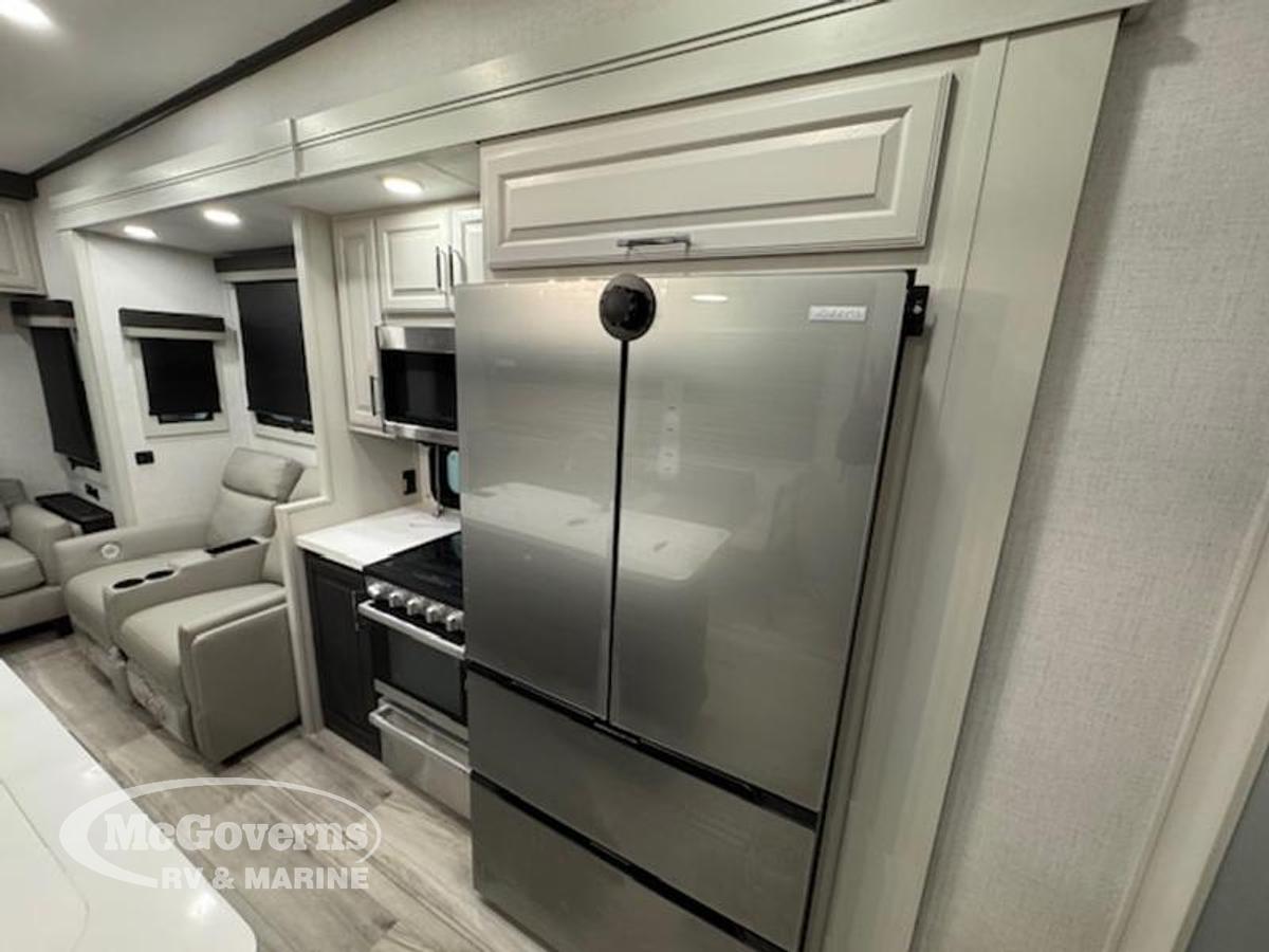 2025 Keystone RV Alpine Avalanche Edition 302RS