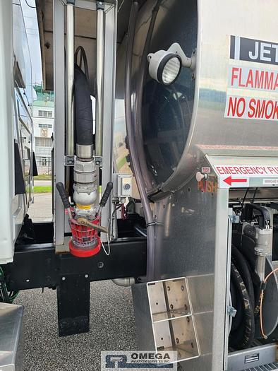 Used Unit #: 9283 - 2007 Garsite 5,000 Gallon Jet A Fuel Truck.
International 7300 Chassis