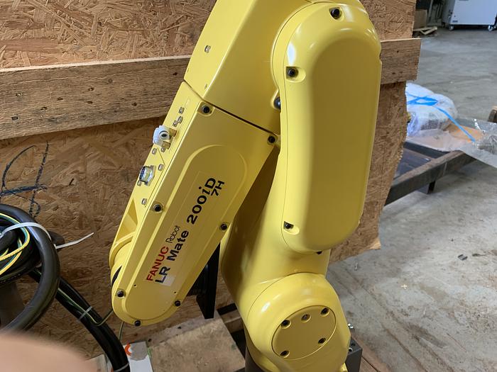 Used FANUC LR MATE 200iD/7H 5 AXIS CNC ROBOT WITH LR MATE R30iB CONTROLLER
