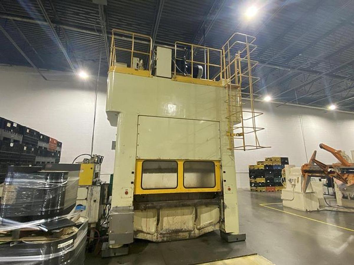Used 330 ton Komatsu 84.65"x39.37" SSDC "Link-Drive" Stamping Press