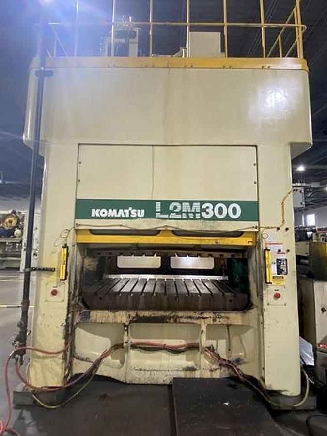Used 330 ton Komatsu 84.65"x39.37" SSDC "Link-Drive" Stamping Press