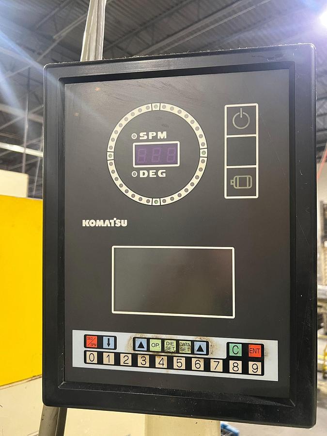 Used 330 ton Komatsu 84.65"x39.37" SSDC "Link-Drive" Stamping Press
