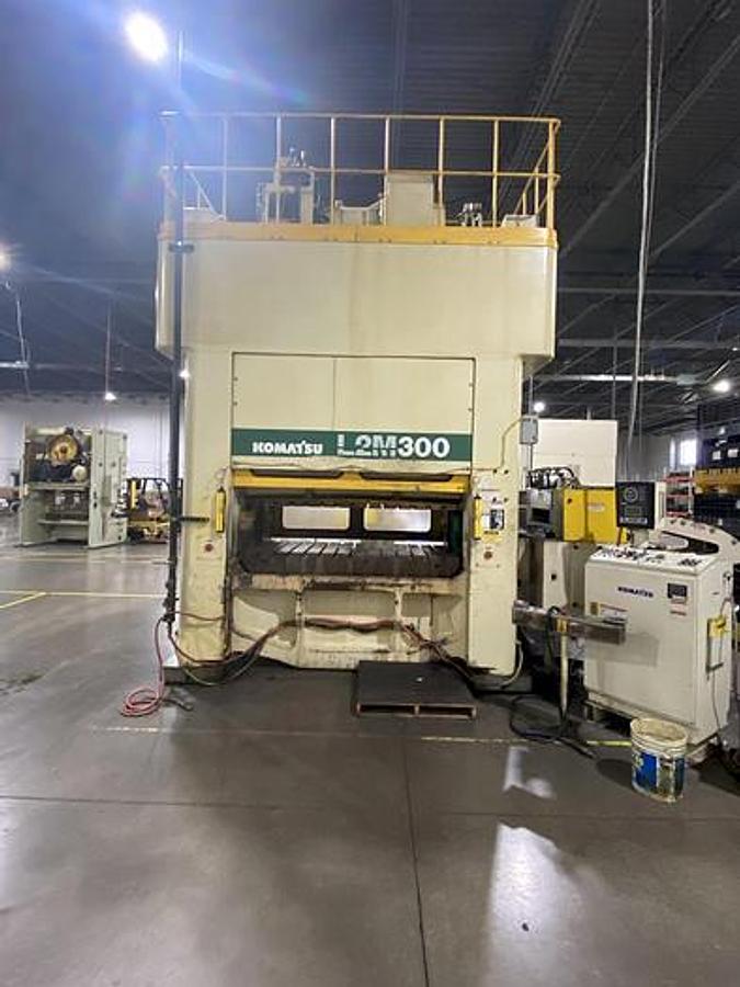 Used 330 ton Komatsu 84.65"x39.37" SSDC "Link-Drive" Stamping Press