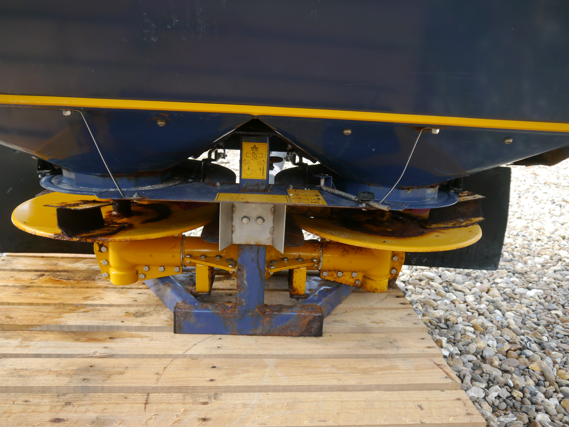 Used KRM L1 Plus Fertiliser Spreader