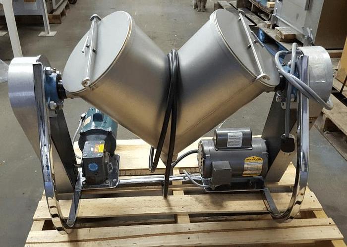 Used 16 QUART P-K TWIN SHELL BLENDER – SANITARY S/S – PIN BAR