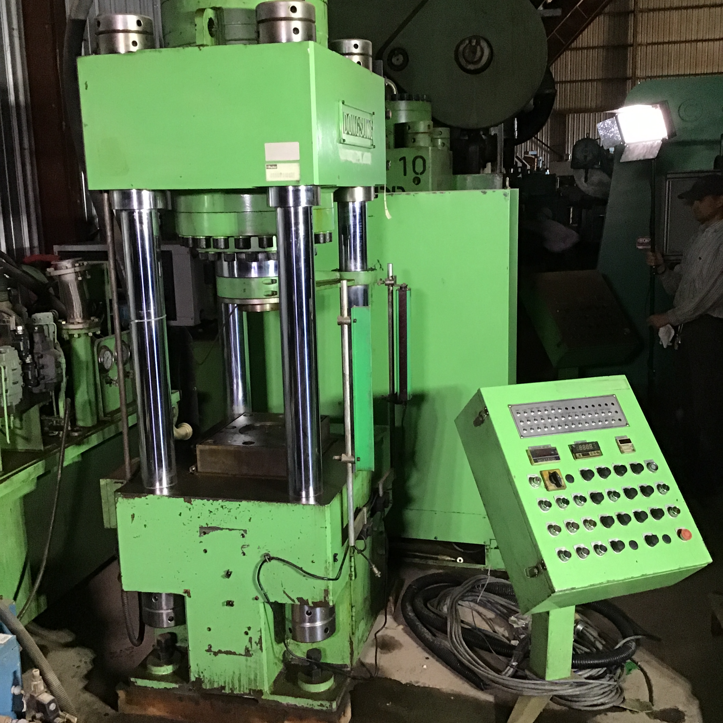 Used 300 Ton Dongsung Hydraulic 4-Post Press