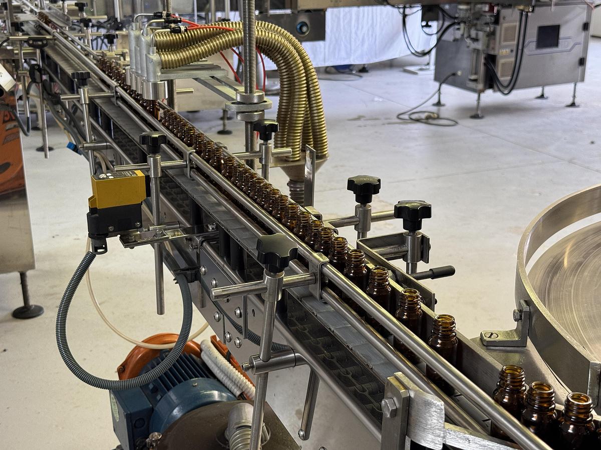 Used King KT320-4 filling line – all S/S and Pharma grade – incl. King CS60 Pick and Place Capper + Harland Sirius MK5 labeler – can work with dropper bottles (drops)