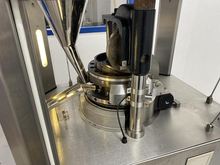 Used Manesty Casburt T1000 tablet press 16 station