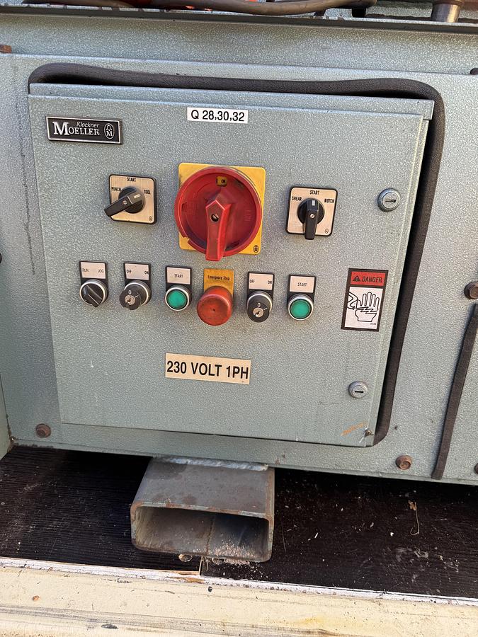 Used SCOTCHMAN IRONWORKER - DO100-24M - LIKE NEW - WITH TOOLING & ACCESSORIES