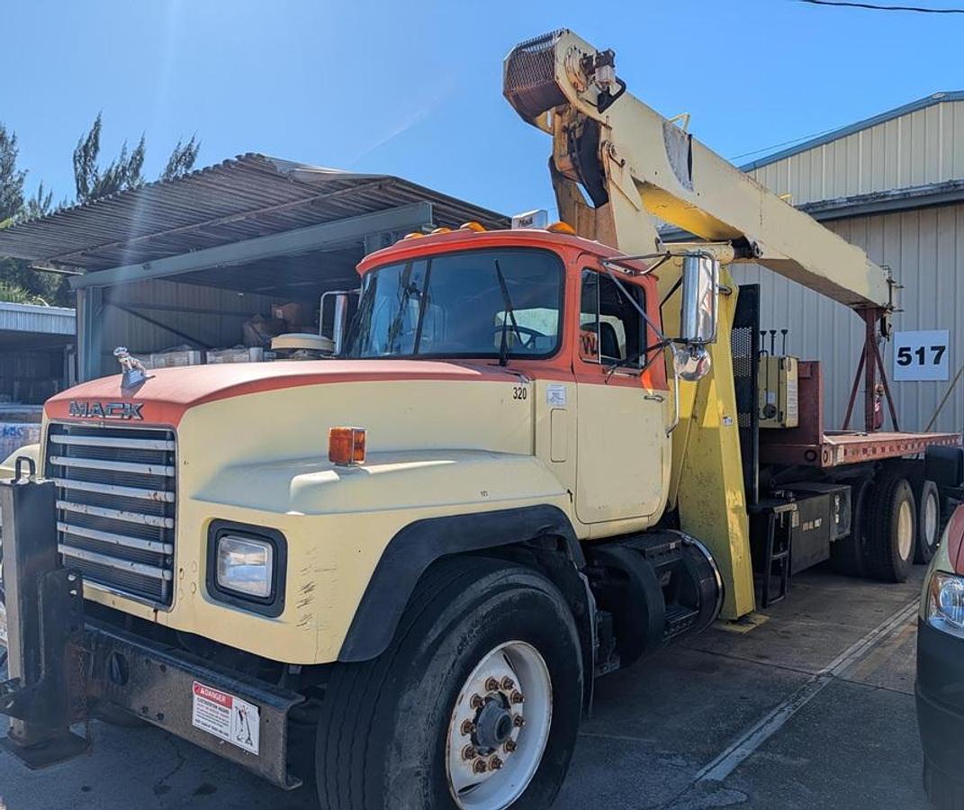 Used 2003 MACK RD688S