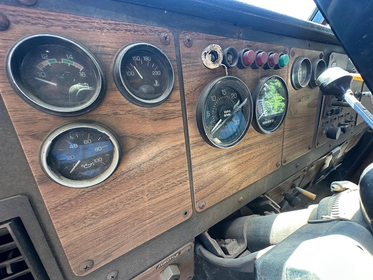 Used 1986 AUTOCAR DK64