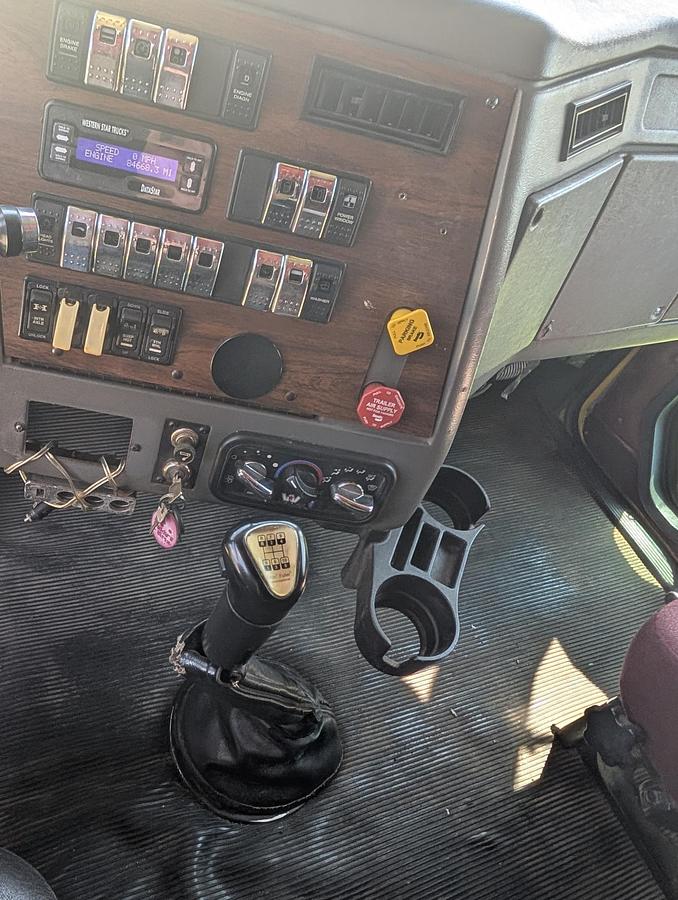 Used 2004 WESTERN STAR 4900