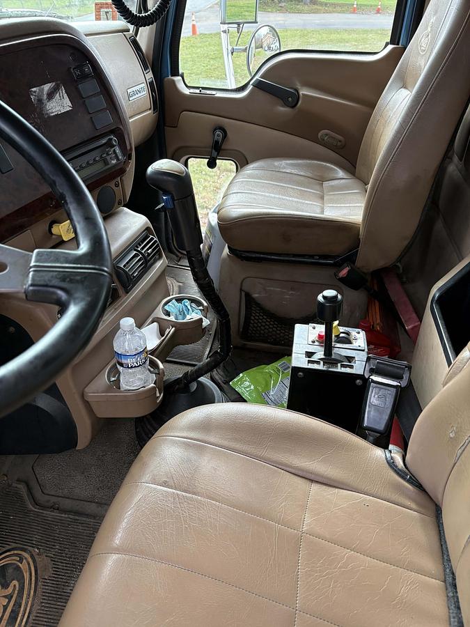 Used 2006 MACK Granite CV713