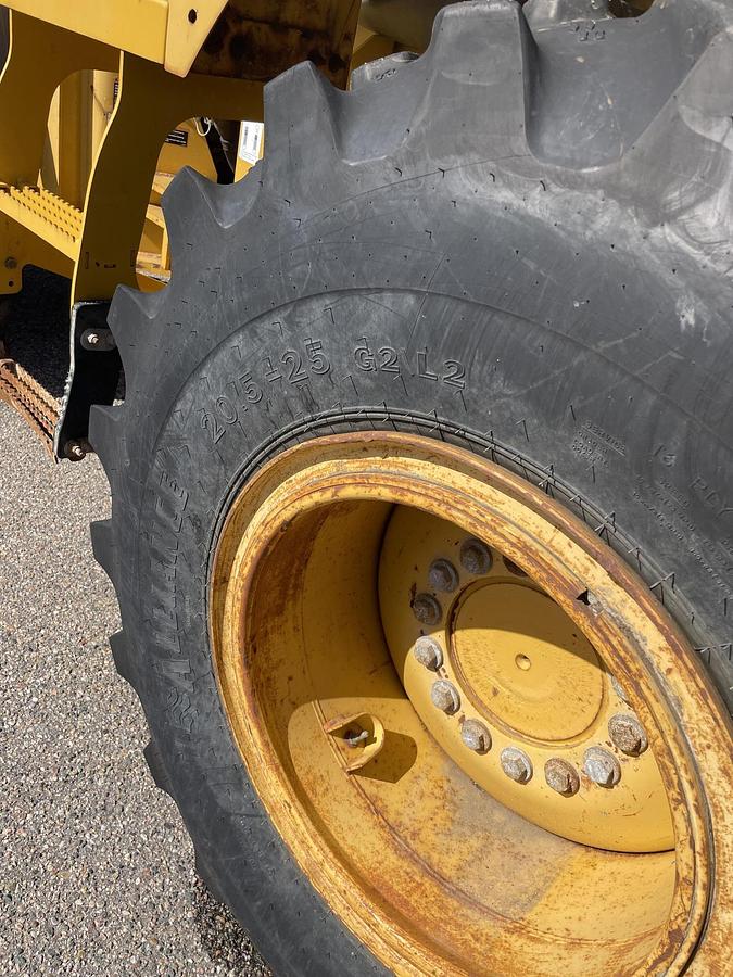 Used 2011 DEERE 544K