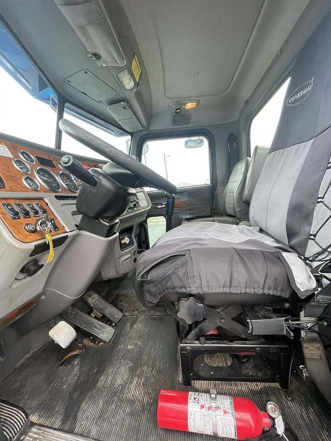 Used 2008 PETERBILT 365 Crane