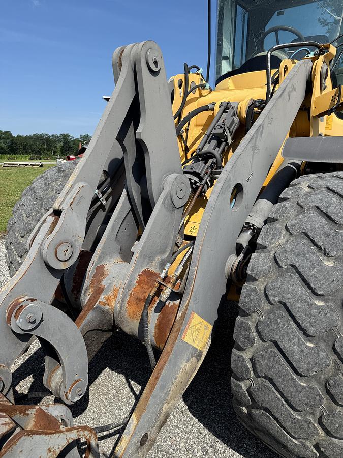Used 2010 VOLVO L60F
