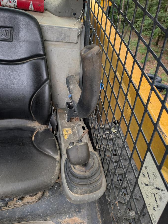 Used 2015 CATERPILLAR 239D