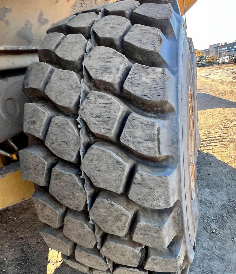 Used 2015 CATERPILLAR 740B