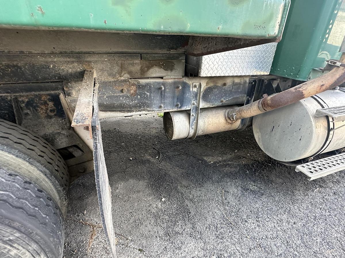 Used 2004 KENWORTH T300