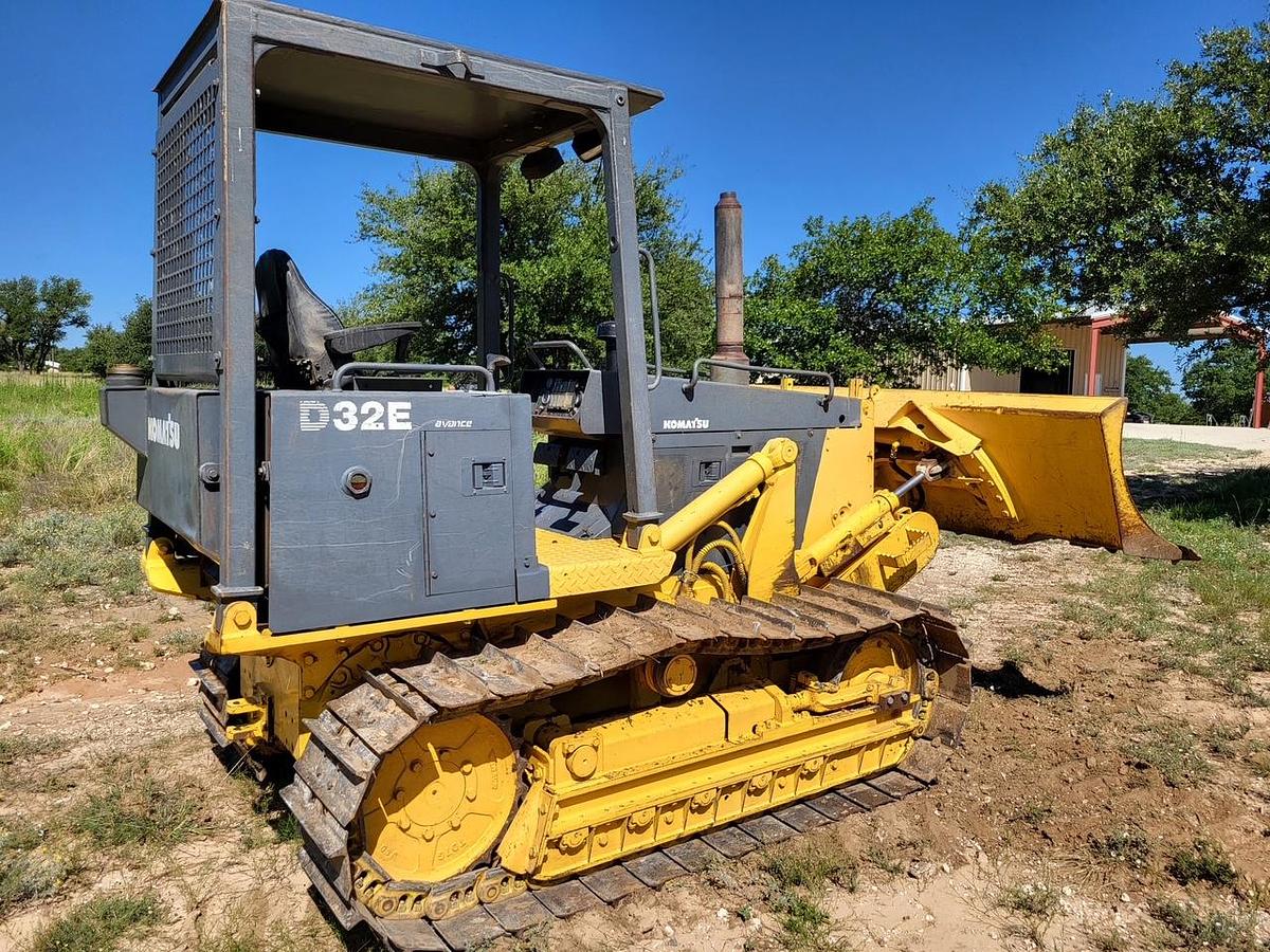 Used 2002 KOMATSU D32E
