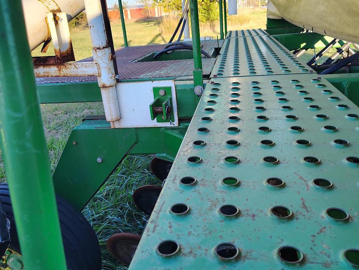Used 1992 JOHN DEERE 750 Grain Drills