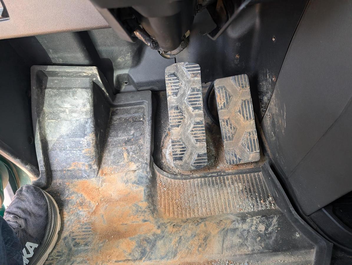 Used 2016 CATERPILLAR CT660S