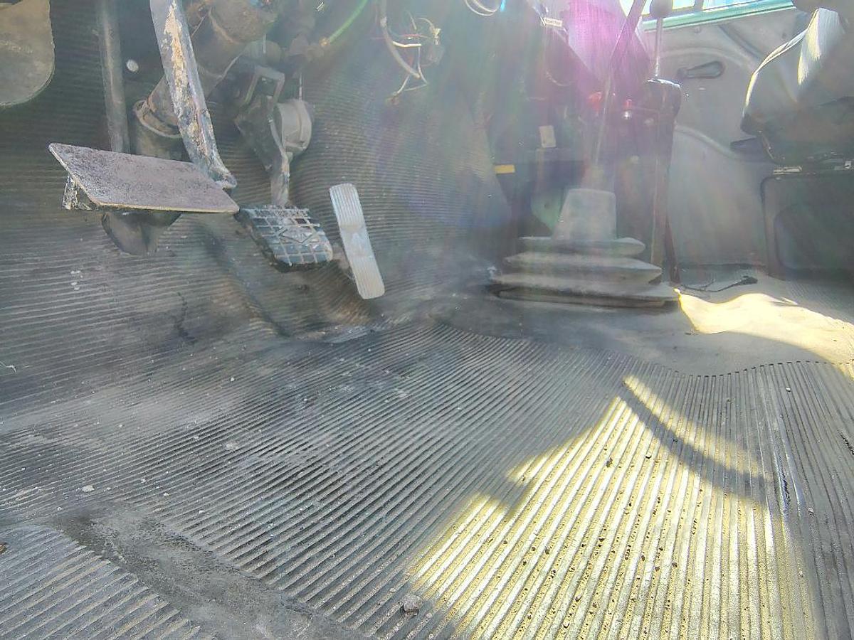 Used 2000 INTERNATIONAL 4700 DT466E