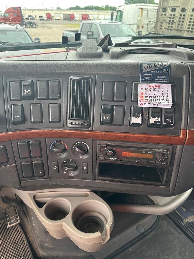 Used 2011 VOLVO VNL 64T630
