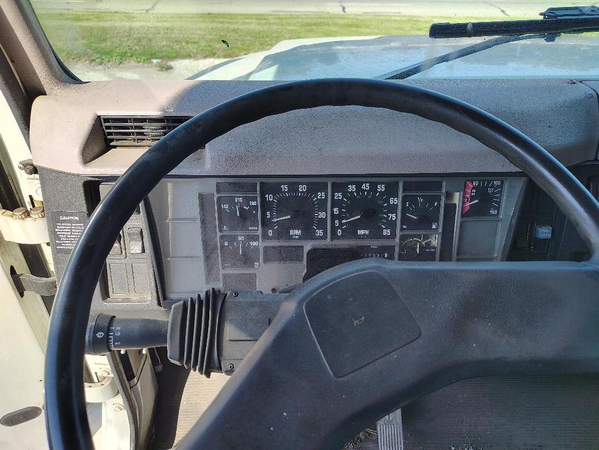 Used 1999 INTERNATIONAL 4700 Low Profile T444E