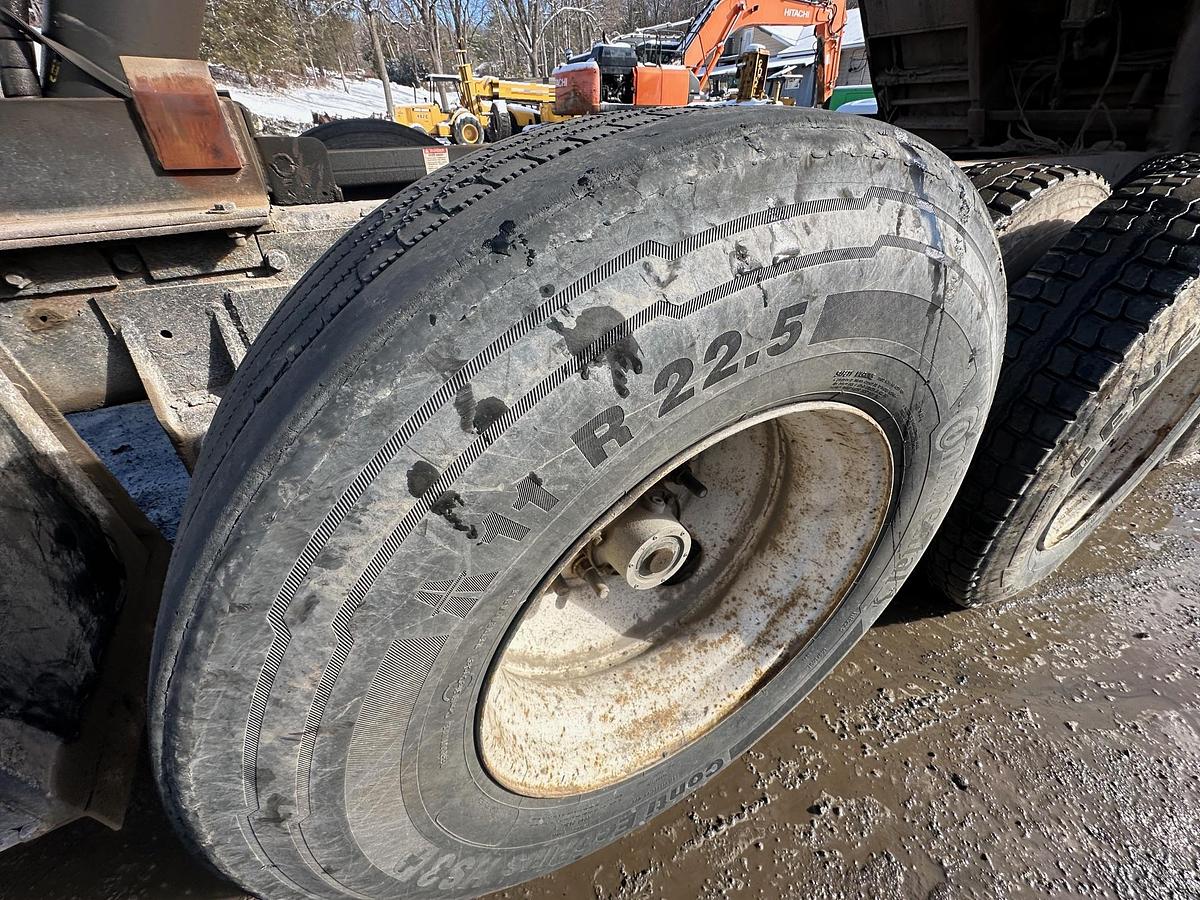 Used 2005 MACK CV713