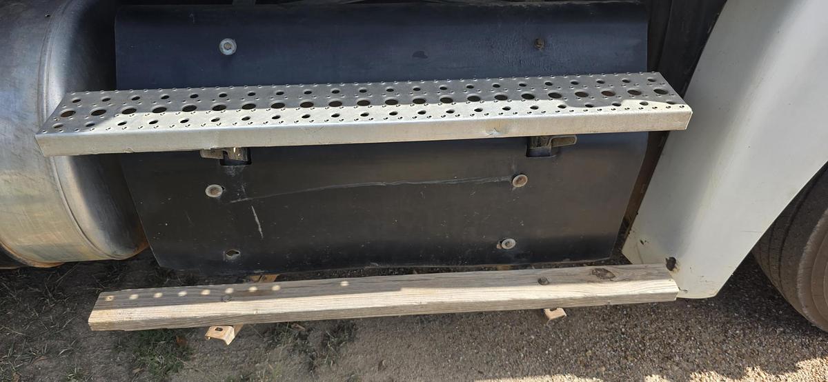 Used 2012 FREIGHTLINER Cascadia