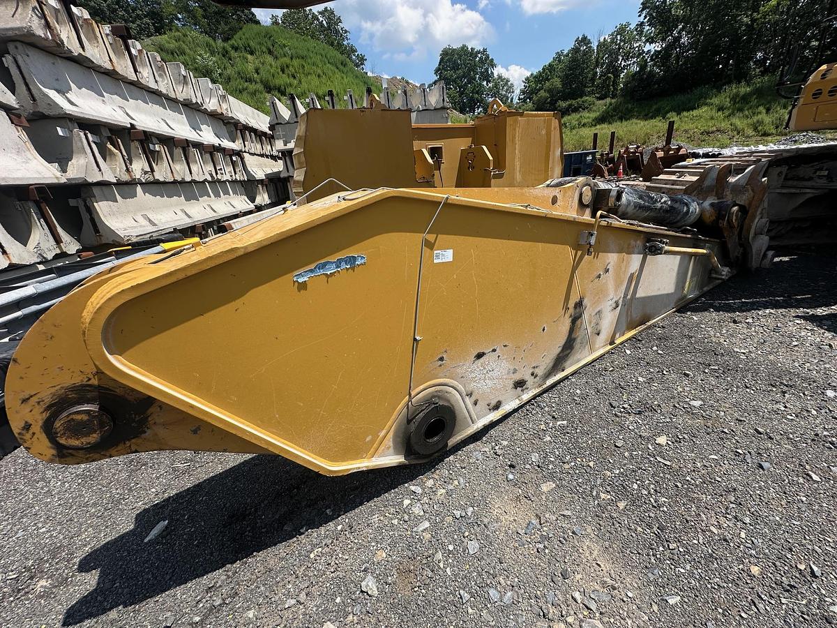Used 2022 CATERPILLAR 374