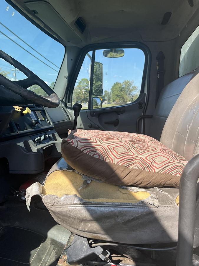 Used 2006 FREIGHTLINER M2 106