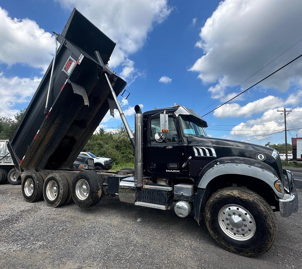 Used 2012 MACK Granite GU713