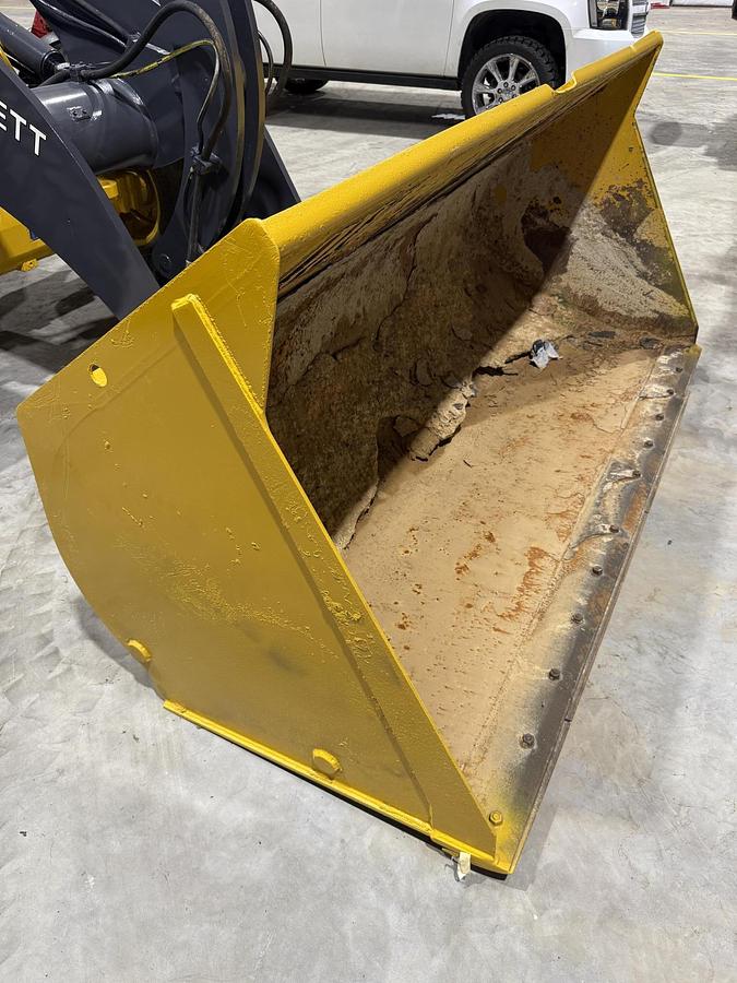 Used 2022 DEERE 324L