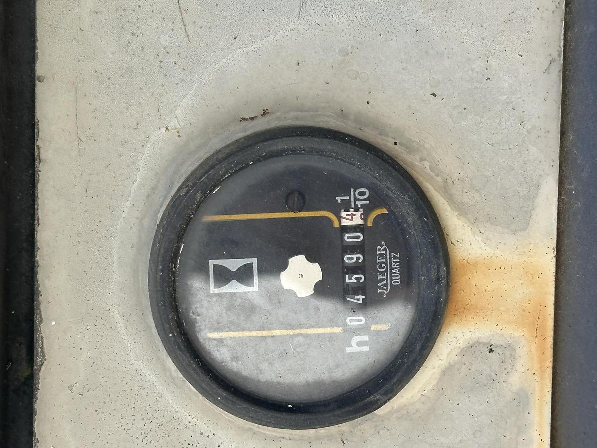 Used 1984 CASE POCLAIN 220CKNA